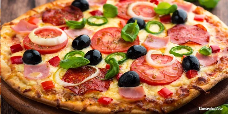 Dvě pravé italské pizzy v Caffé a food Hrádecký Dvůr