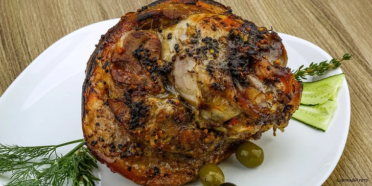 2 kg pečeného vepřového kolena na Lipnici