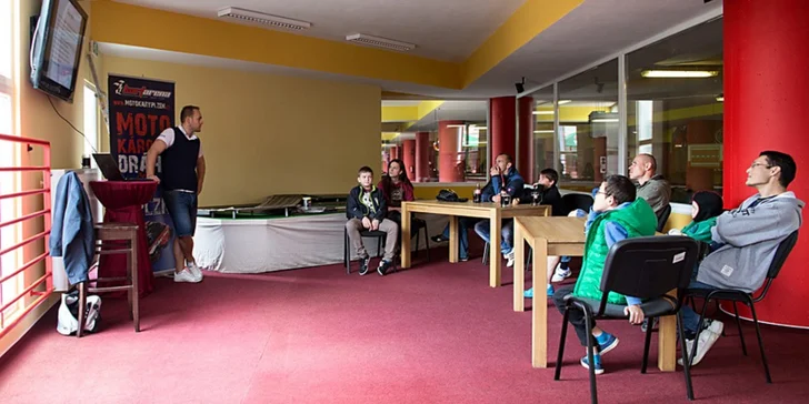 10minutová jízda na nejmodernější motokárové dráze v Plzni