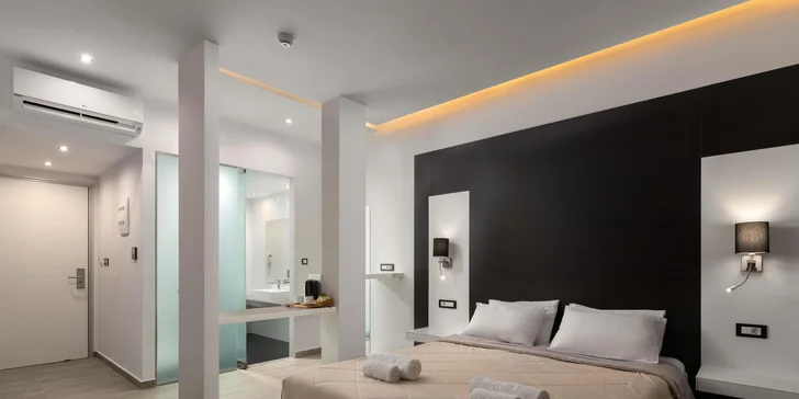 Pokoje jsou klimatizované a ke všem patří balkon nebo terasa. 