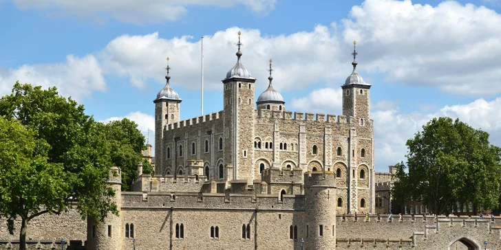 V londýnském Toweru se podíváte na britské korunovační klenoty.