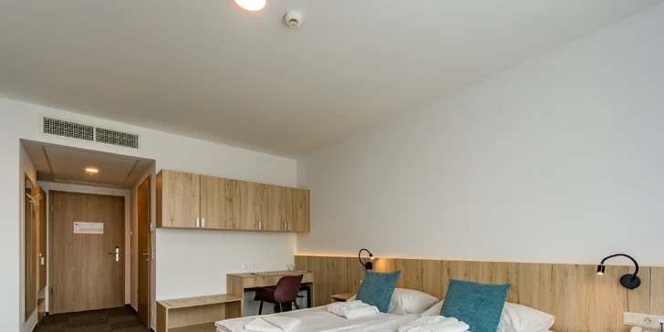Vybrat si můžete ze 2 druhů pokojů – Standard nebo s balkonem. 