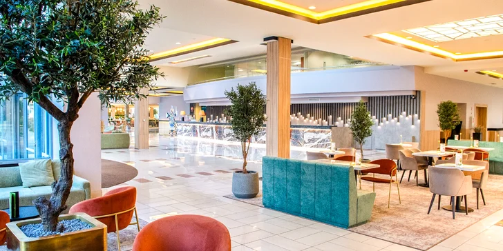 Recepcia s lobby a barom