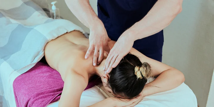 V rámci ponuky si môžete vybrať medzi masážou alebo chiropraxiou na mieru.