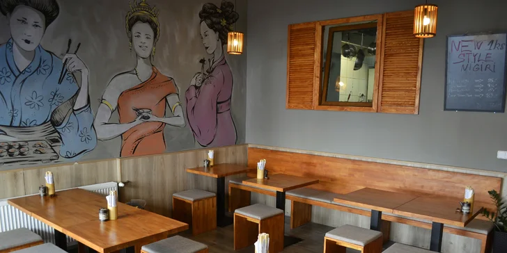 Ochutnat můžete sushi s lososem, tuňákem i avokádem. 