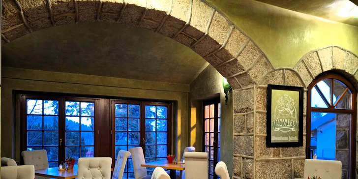  Součástí hotelu je restaurace, kam každé ráno zamíříte na bufetové snídaně.