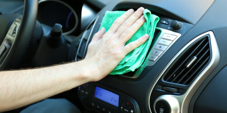 Důkladné čištění interiéru auta i voskování prémiovým voskem