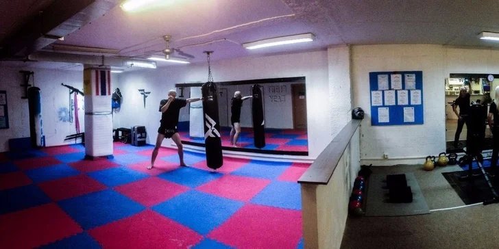 8 lekcí Krav Maga: sebeobrana s trenérem pro ženy