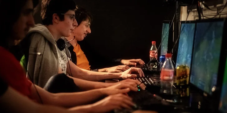 12 hodin v herním klubu RE-LOAD