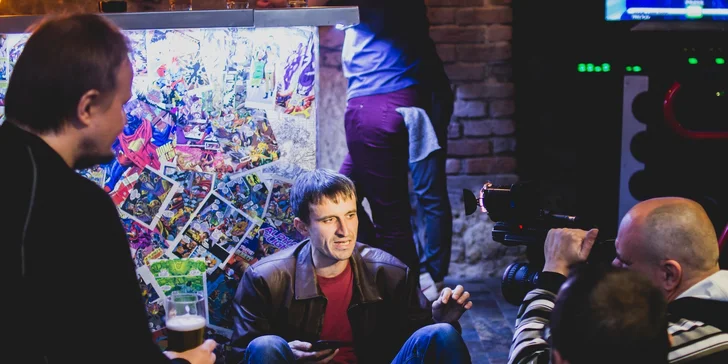 Arkádové hry s welcome drinkem v historickém centru Prahy
