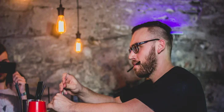 Arkádové hry a drink v historickém centru Prahy