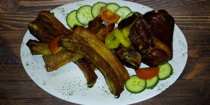 1kg pečeného kolena + 2x 500g vepřových žebírek