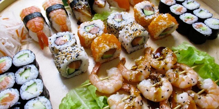 Svěží chuť Asie: 39 kousků sushi s krevetami, lososem, úhořem i avokádem