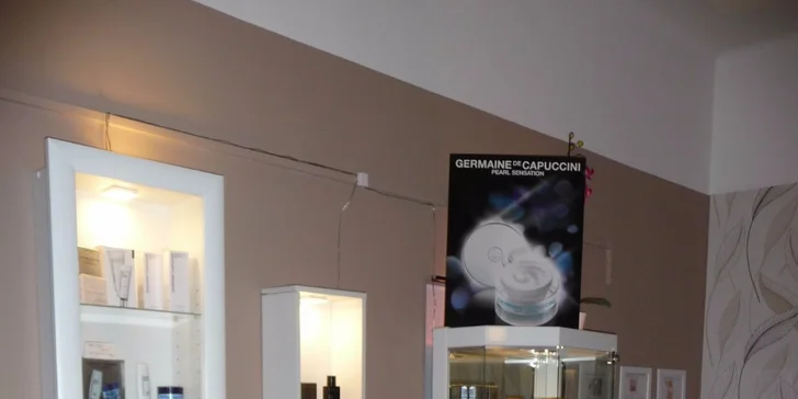 Vysoce účinné odstranění podbradku modrým laserem