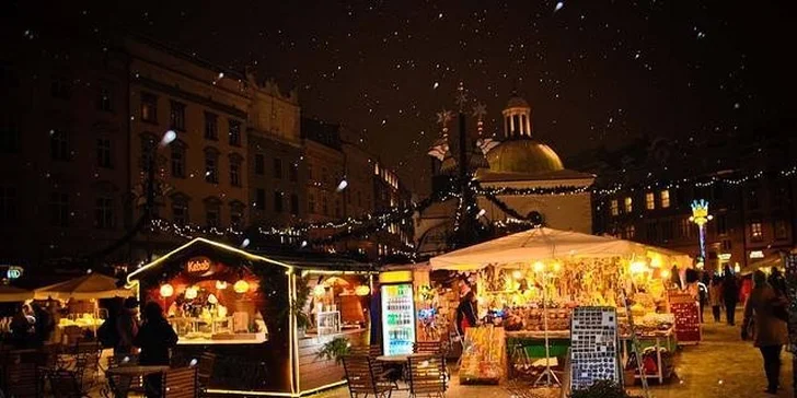 Adventní trhy v historickém centru malebného Krakova