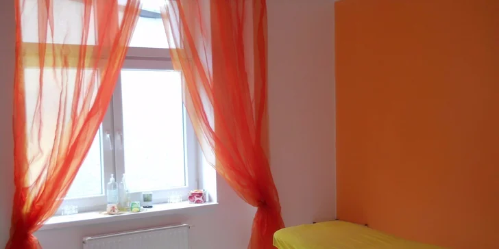 Romantická aromatická masáž se zábalem pro 2 osoby
