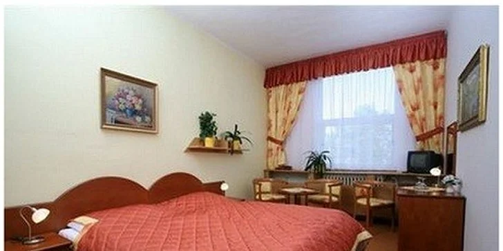 3-4denní pobyt pro DVA v Hotelu Baťov***. Baťův kanál, prohlídka zámku v Kroměříži, polopenze a děti do 6 let zdarma. Luxusní zážitek se slevou 50 %.