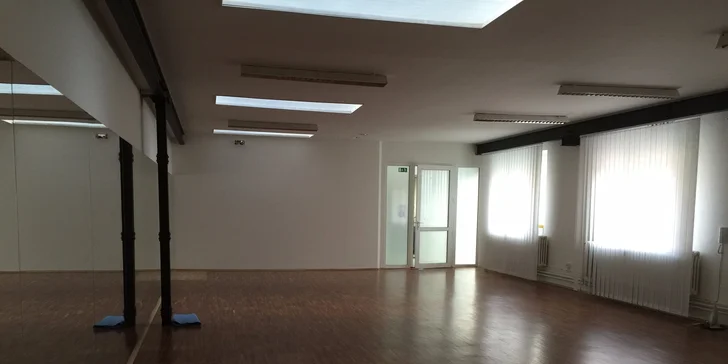 Lekce hot yogy nebo dance yogy ve studiu Yoga-BlueArt na Vinohradech