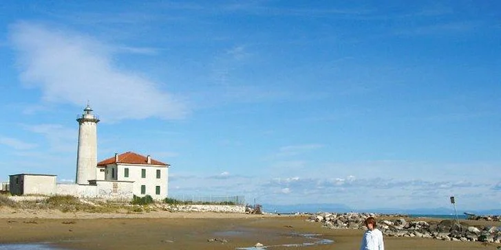Desetidenní pobytový zájezd do Bibione v hlavní letní sezóně. Ubytování + cesta za bezkonkurenční cenu. Užijte si prázdniny u italského moře.