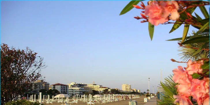Desetidenní pobytový zájezd do Bibione v hlavní letní sezóně. Ubytování + cesta za bezkonkurenční cenu. Užijte si prázdniny u italského moře.
