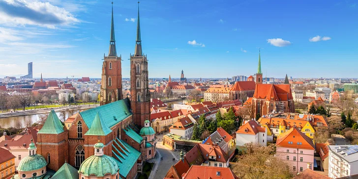 Hotel stojí takmer pri historickom centre – na námestie Rynek to budete mať len 300 m.