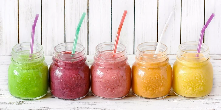 4 hodiny ve škole smoothies a oříškových mlék