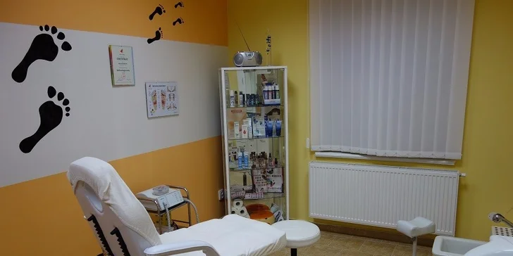 Medicinální pedikúra nebo manikúra s UV gel lakem