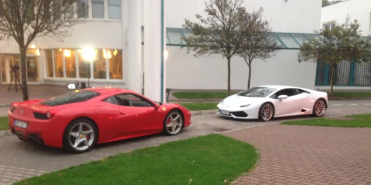 Jízda v novém Lamborghini Huracan a Ferrari Italia s palivem