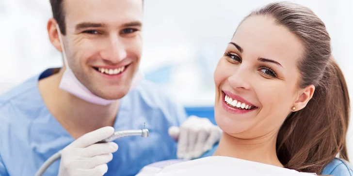 Dentální hygiena s air-flow v holešovické klinice