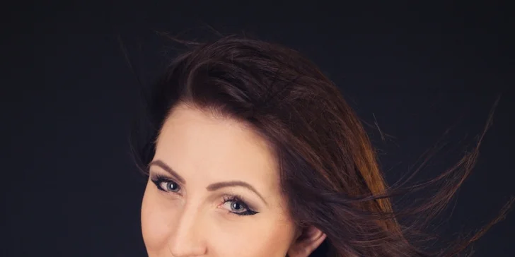Přátelské focení v ateliéru - na výběr 5 nebo 10 upravených fotografií