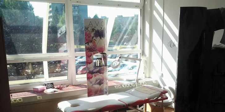 Čištění ultrazvukovou špachtlí + luxusní liftingová masáž