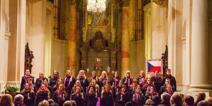 Harmonie v barokním kostele v historickém centru Prahy
