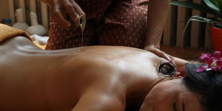 Božská thajská masáž pro páry v salonu Lotus