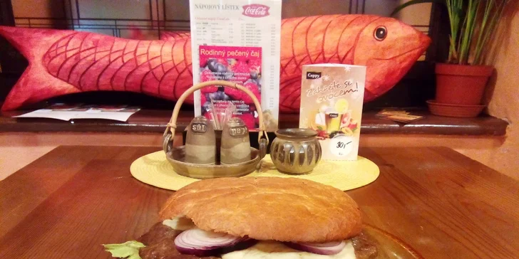 Dva maximálně lahodné burgery nebo cheeseburgery
