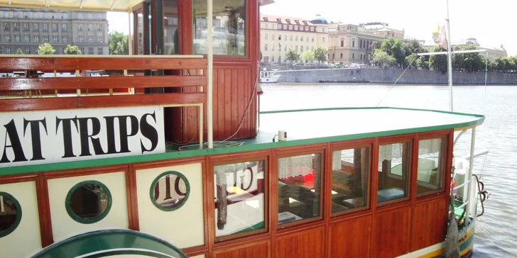 Vyhlídková plavba centrem Prahy včetně nápoje