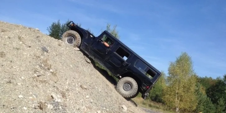 Vyzkoušejte si jízdu v Hummer Monster Trucku či Hummeru H1
