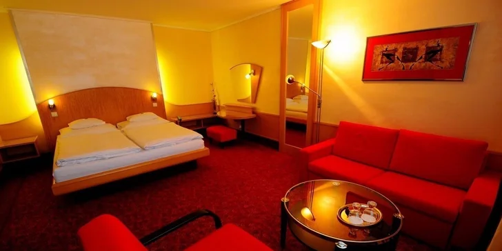 Silvestrovské veselí s rautem a programem v beskydském Hotelu Eroplán****