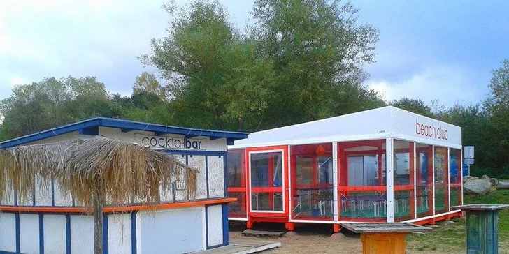 Silvestr v týpí a na pláži včetně rautu a polopenze pro čtyři osoby