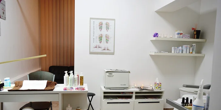 Medicinální přístrojová pedikúra nebo manikúra včetně gel laku