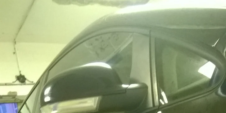 Vánoční čištění interiéru vozidla pěkně od podlahy