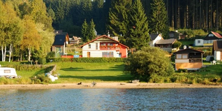 Pohodové jaro na břehu Lipna: Penzion s polopenzí a nabídkou sportu i relaxace
