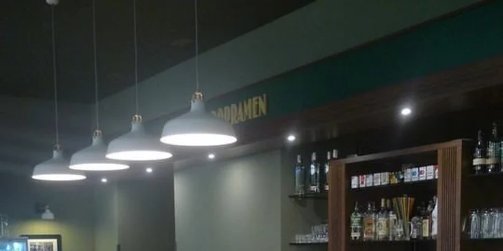 Masožravá hostina aneb 3 kg žeber, křídel a pečeného kolene