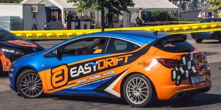 30 minut řidičem driftovací káry včetně paliva