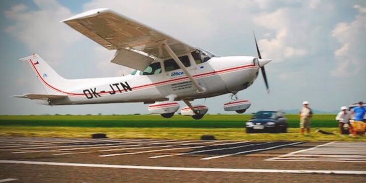 Řízení amerického letounu Cessna 172 pro vás a 2 další osoby
