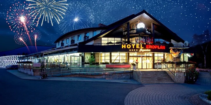 Silvestrovské veselí s rautem a programem v beskydském Hotelu Eroplán****