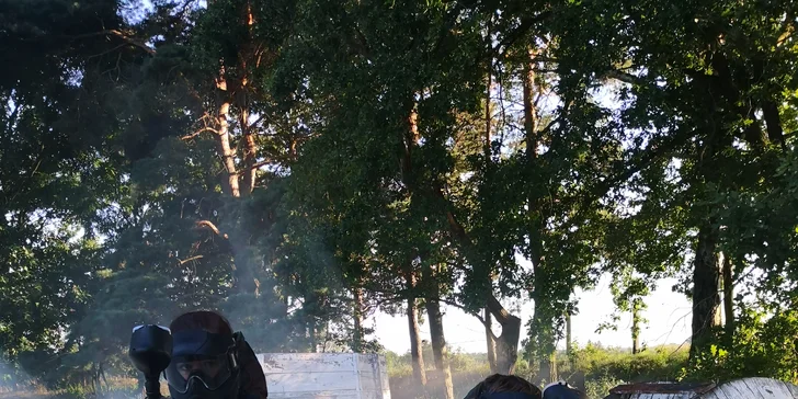 Samozřejmě se dá dokoupit i víc munice, případně půjčit i kombinéza, rukavice či vesta.