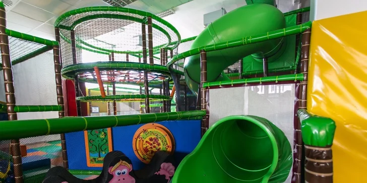 Celodenní vstup do dětského centra Pampalánie: trampolíny i bobová dráha