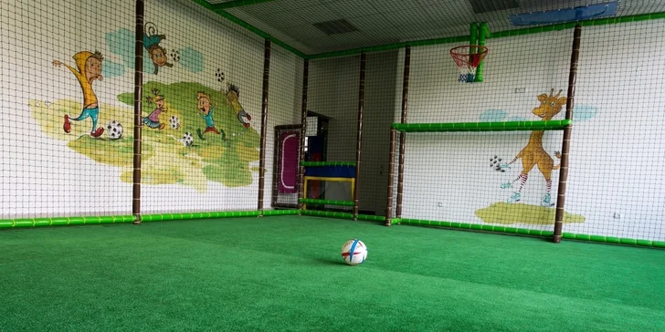 Celodenní vstup do dětského centra Pampalánie: trampolíny i bobová dráha