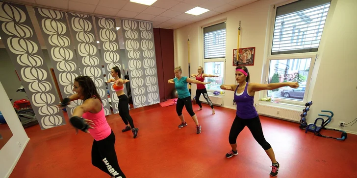 Skupinová lekce v dámském fitness Red Fit