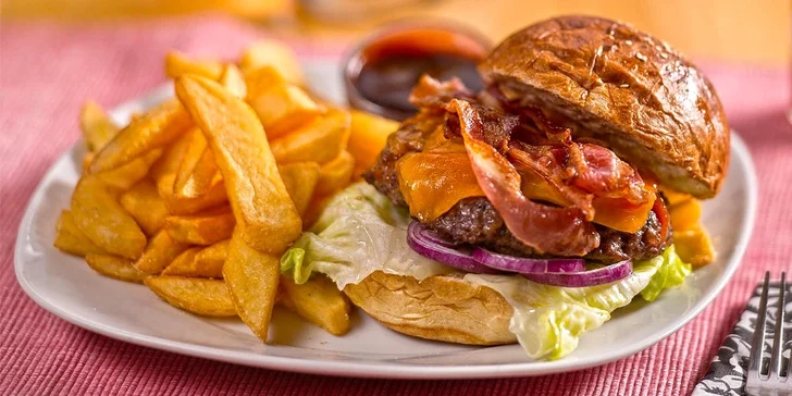 160g Immigrant burger, hranolky, Coleslaw, polévka a dezert pro dva